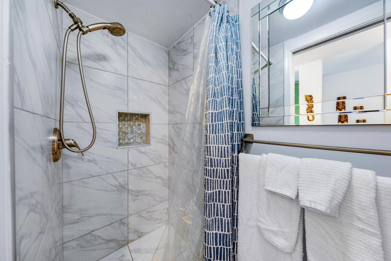 Downtown Hawaiian Theme Condo With Hot Tub, Pool & Beach - Kona Islander Inn Kailua-Kona Extérieur photo